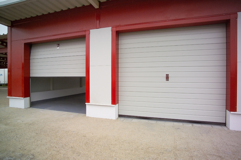 Okna Netopilik En Garage Doors